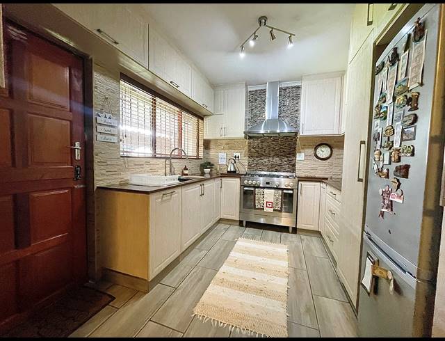 3 BEDROOM HOUSE FOR SALE IN YELLOWWOOD PARK